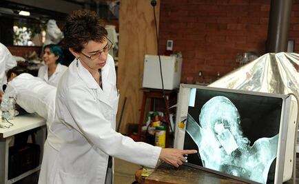 Hallan documentos de dos siglos dentro de esculturas