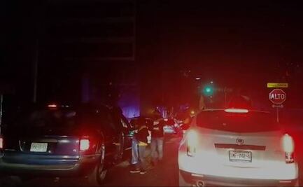 Cierran Macroplaza y afición de Tigres festeja en sus autos