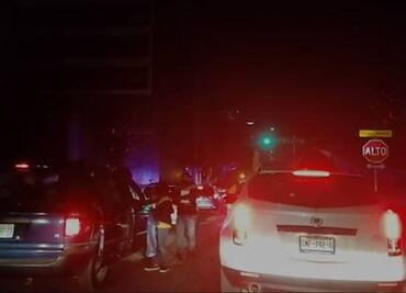 Cierran Macroplaza y afición de Tigres festeja en sus autos