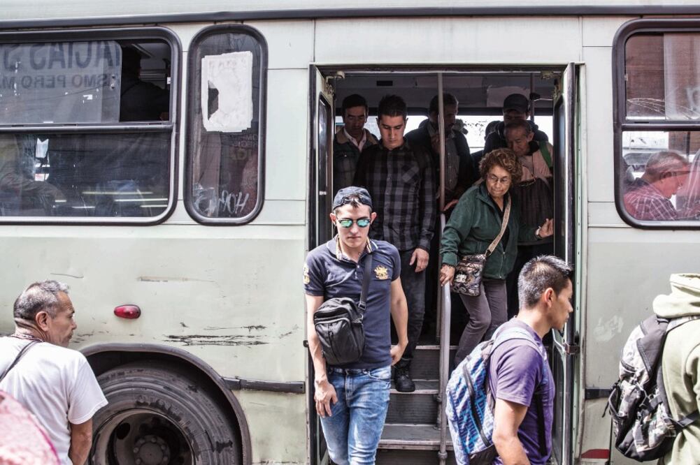 Alternativa . El servicio RTP funciona provisionalmente de manera gratuita de Tláhuac a Periférico, ante los problemas en otros medios de transporte público (GERMÁN ESPINOSA. EL UNIVERSAL)