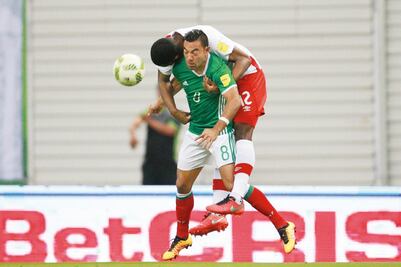 ‘Tecatito’ ensayó y le salió el gol