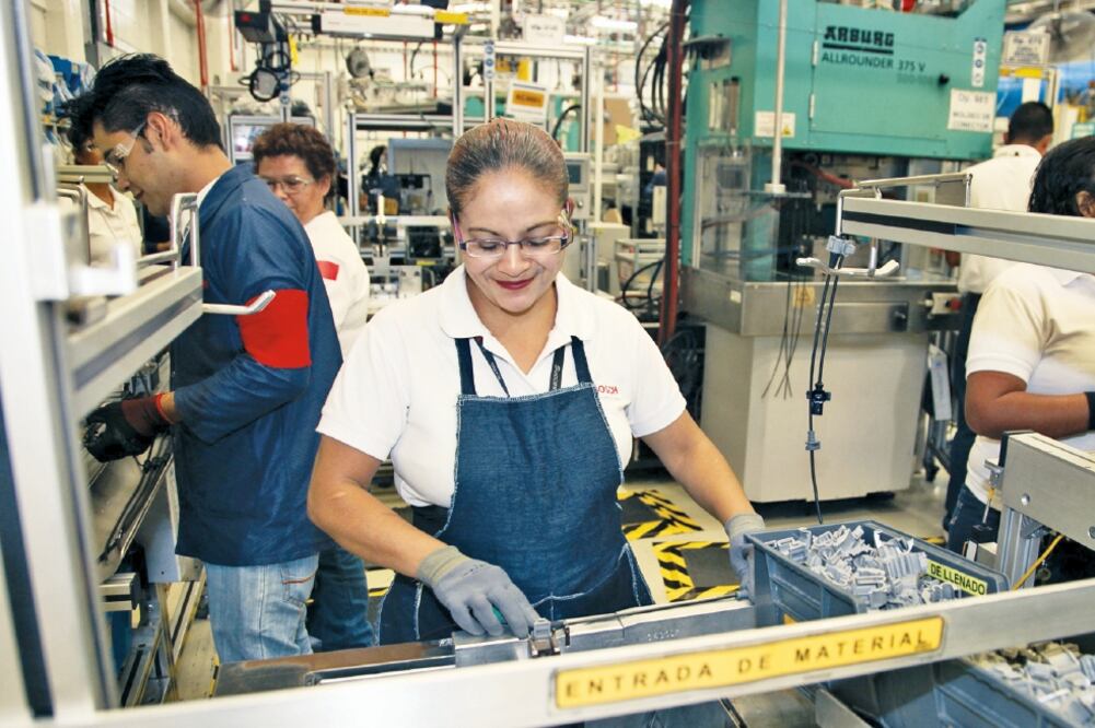 En los dos primeros años de la actual administración potosina se han generado más de 43 mil fuentes laborales, según autoridades. (ESPECIAL)