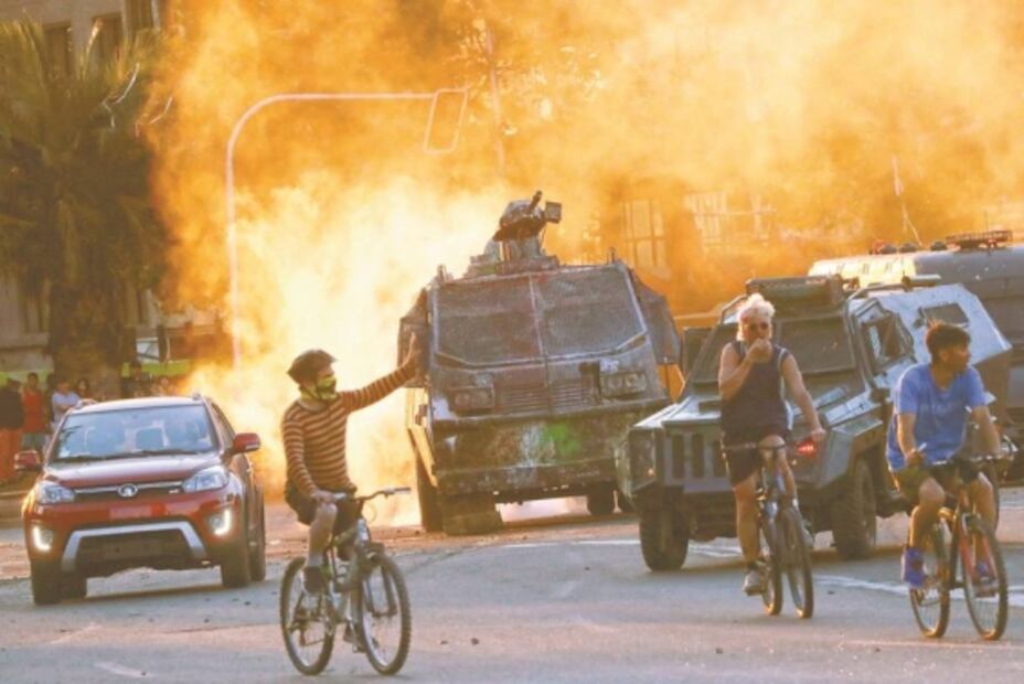 Ira y hartazgo, la frustración que tronó en las protestas en AL