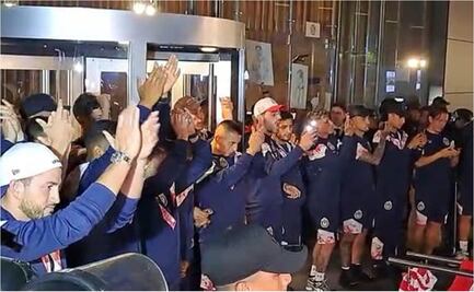 Chivas recibe serenata de su afición: "pongan hue..."