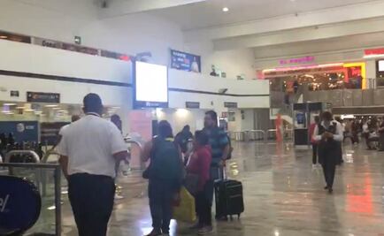 Viajeros y trabajadores lamenten que no haya casillas para consulta en el AICM