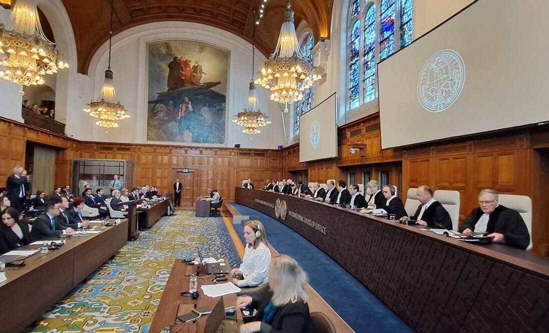 La delegación mexicana, encabezada por la Embajadora de México en Países Bajos, Carmen Moreno, y el Consultor Jurídico, Alejandro Celorio, llegó al litigio en el Palacio de la Paz exclusivamente con funcionarios públicos. Foto: Inder Bugarin/Enviado / EL UNIVERSAL