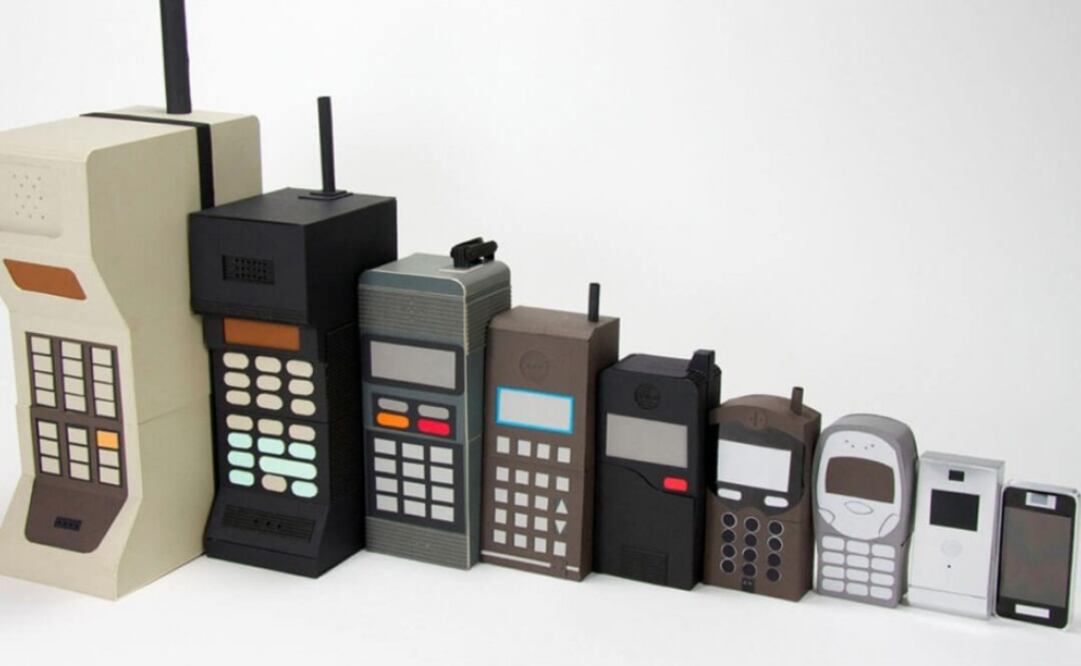 Los celulares tenían forma de ladrillo y su costo era bastante alto, por encima de los 7 mil euros