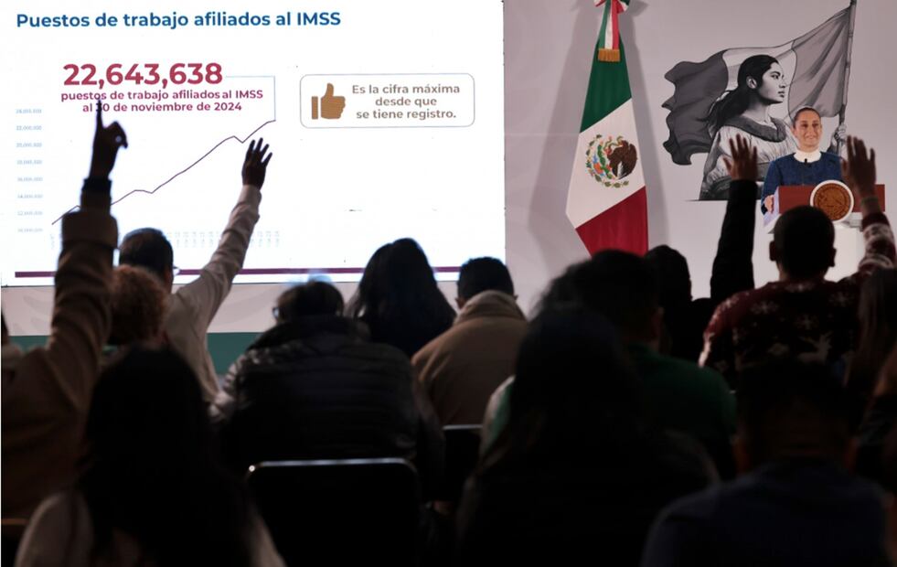 La presidenta de México, Claudia Sheinbaum Pardo, destacó que en materia de empleo en noviembre hubo "buenas noticias", pues ya son más de 22 millones 643 mil 638 trabajadores afiliados al IMSS. Foto: cortesía Presidencia. Foto: cortesía Presidencia