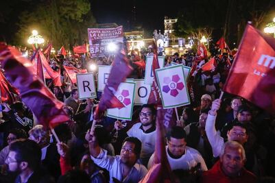Al grito de "¡es un honor, Barbosa gobernador!", festejan morenistas en Puebla