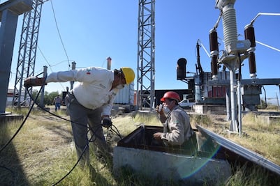 Distribuyen agua en colonias afectadas de Cd Victoria