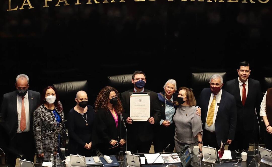 Senadores destacaron la trayectoria de Meyer Falcón / Foto: Berenice Fregoso. El universal