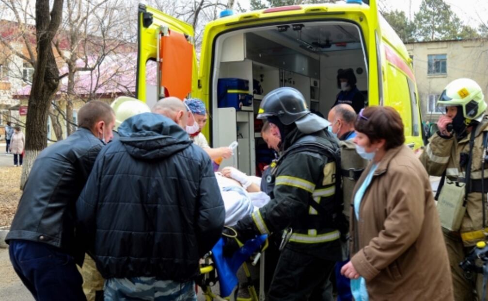 Cirujanos realizan operación a corazón abierto en medio de un hospital en llamas en Rusia