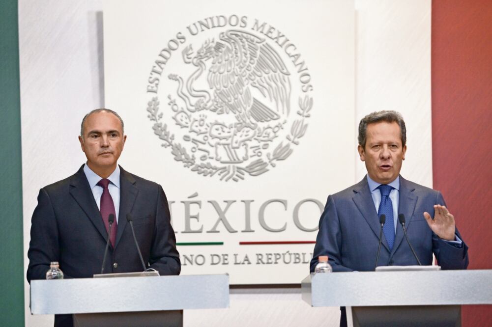 José Calzada Rovirosa, titular de la Sagarpa, y Eduardo Sánchez, vocero de la Presidencia, presentaron avances en el sector agropecuario (PRESIDENCIA)