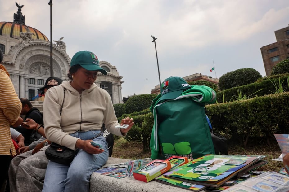 Cientos de personas se reúnen frente a Bellas Artes. Foto: Luis Camacho. EL UNIVERSAL