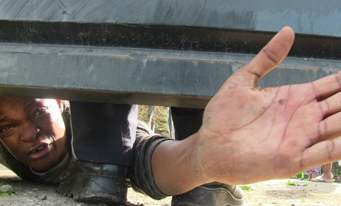 A Haitian woman asks for help while detained by Mexican authorities - Photo: María de Jesús Peters/EL UNIVERSAL