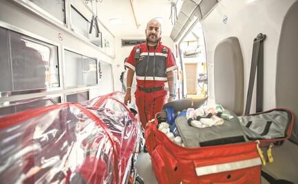 "Ni en el sismo vi tanto miedo", dice paramédico que atiende Covid-19