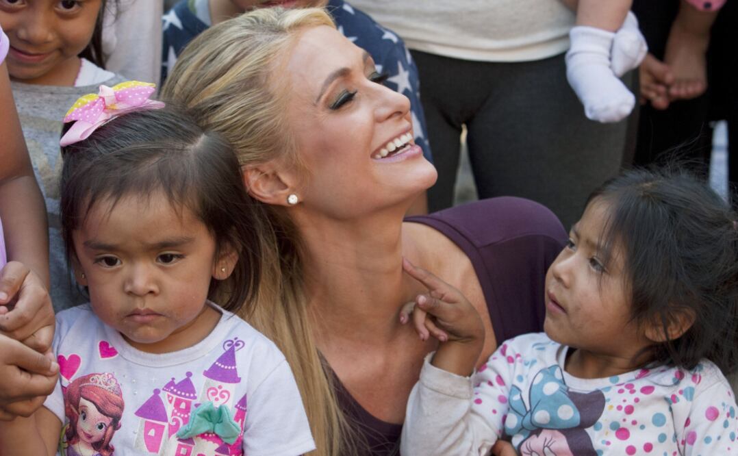 Paris Hilton durante su visita a Xochimilco. Foto: AFP