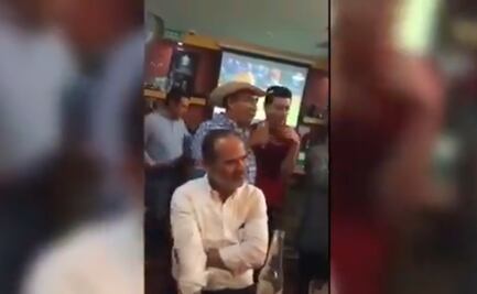 Exhiben a Gustavo Madero en bar de Chihuahua pese a semáforo rojo; el video es viejo, asegura 