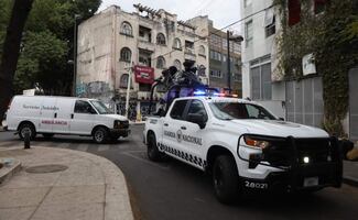 Tras caída de "El Mencho" despliegan operativo por ambulancia forense en CDMX; convoy va del AICM a la FGR