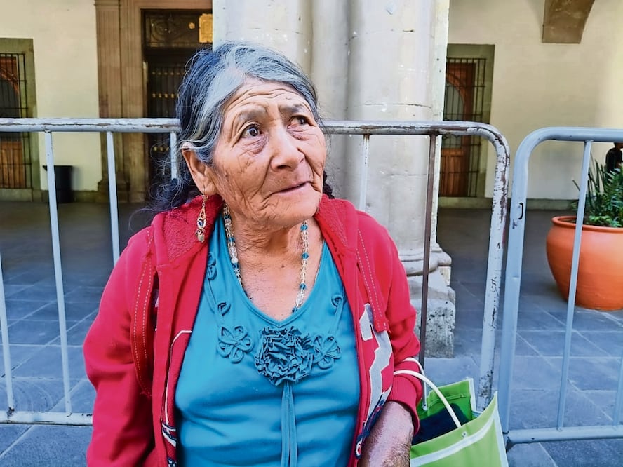 Isidra Rosales inició su carrera deportiva en 2025 a los 70 años. La primera ocasión corrió 10 kilómetros y ganó 300 pesos. Foto: de Juan Carlos Zavala. El Universal