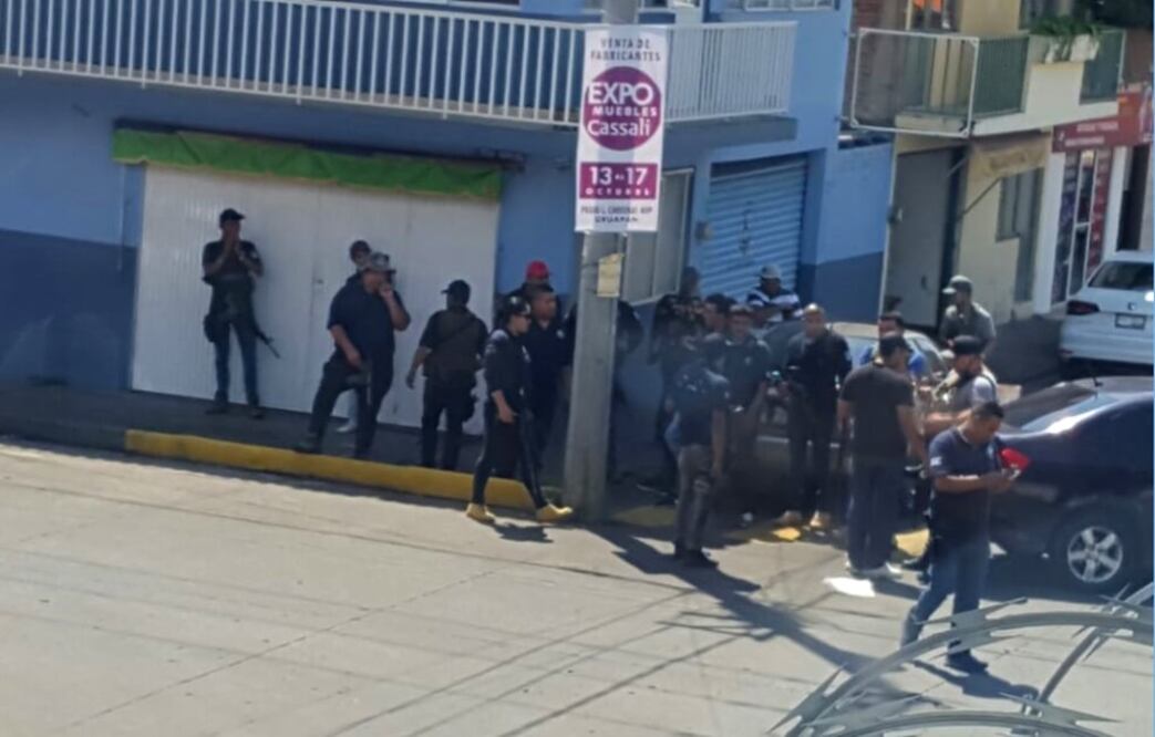 De acuerdo a los informes policiales, se trata de al menos 15 civiles armados los que iniciaron un bloqueo sobre el boulevard Industrial. Foto: cortesía SSP Michoacán