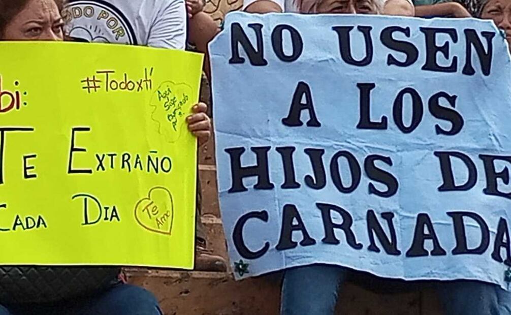 Marcha en Mérida de papás inconformes con decisiones de jueces que desvinculan a los padres de sus hijos. Fotos Especial