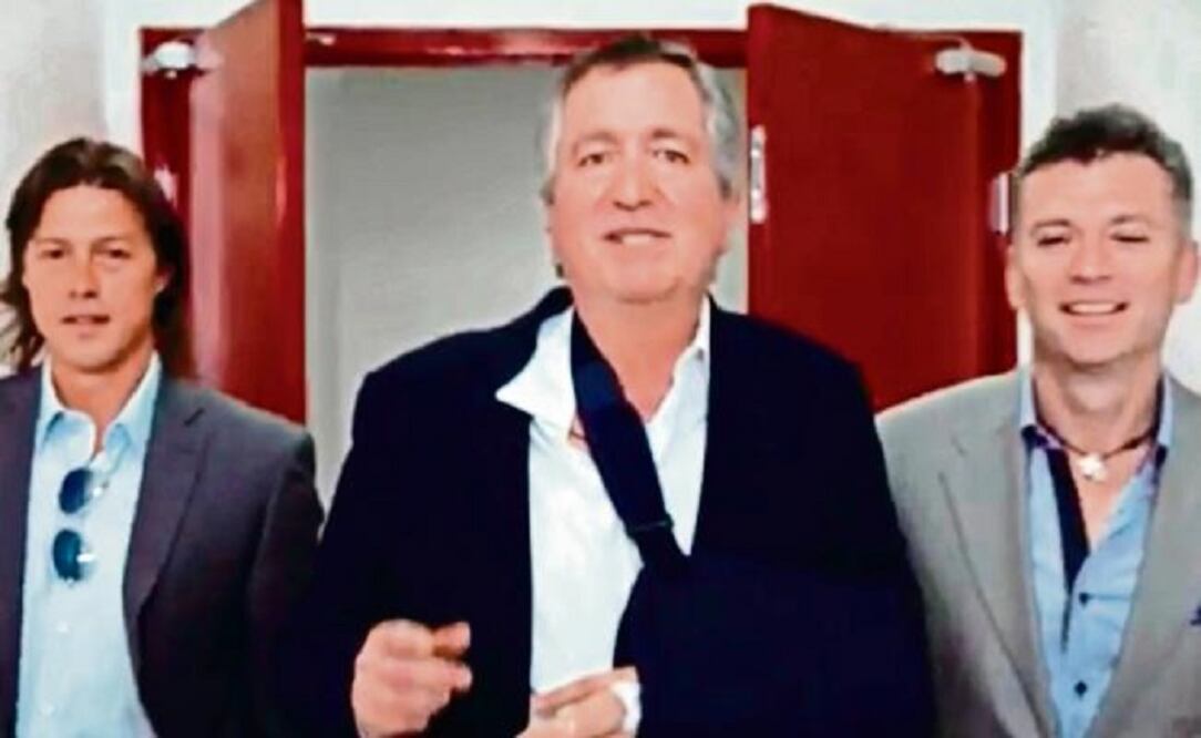 The announcement was made on social networks by Jorge Vergara (center), owner of Chivas, José Luis Higuera, CEO of Grupo Omnilife-Chivas and Matías Almeyda, coach of the Guadalajara (left). (Photo: Taken from the video)