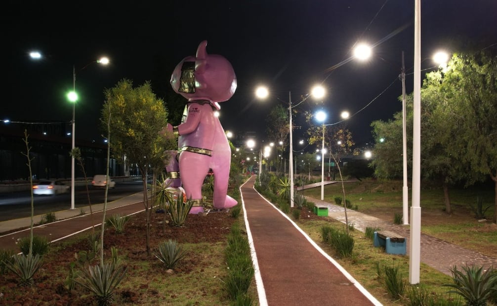 Entre las esculturas se encuentra Eca-Ajolota, de 9.5 metros de altura. | Foto: Especial.