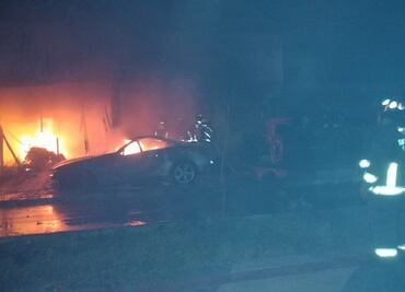 Incendian lote de autos blindados en Cancún, Quintana Roo