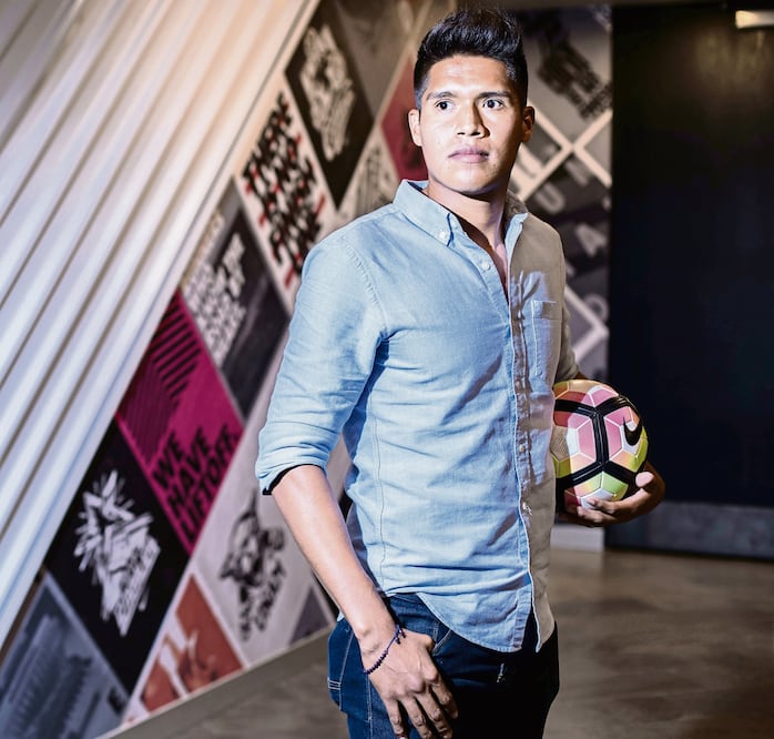 Martín Pureco dudó que pudiera desempeñarse como futbolista con un solo riñon, pero su novia lo animó a no darse por vencido. (GERMÁN ESPINOSA. EL UNIVERSAL)