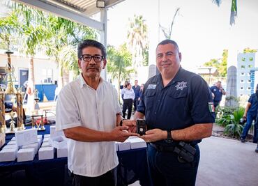 Equipan a policías municipales de Guasave con 40 cámaras corporales; imágenes podrán ser usadas como evidencia