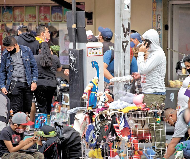 Autoridades han detectado extorsiones por parte de Los Zapotitla Fierro a comerciantes informales de la zona Centro. ARCHIVO EL UNIVERSAL