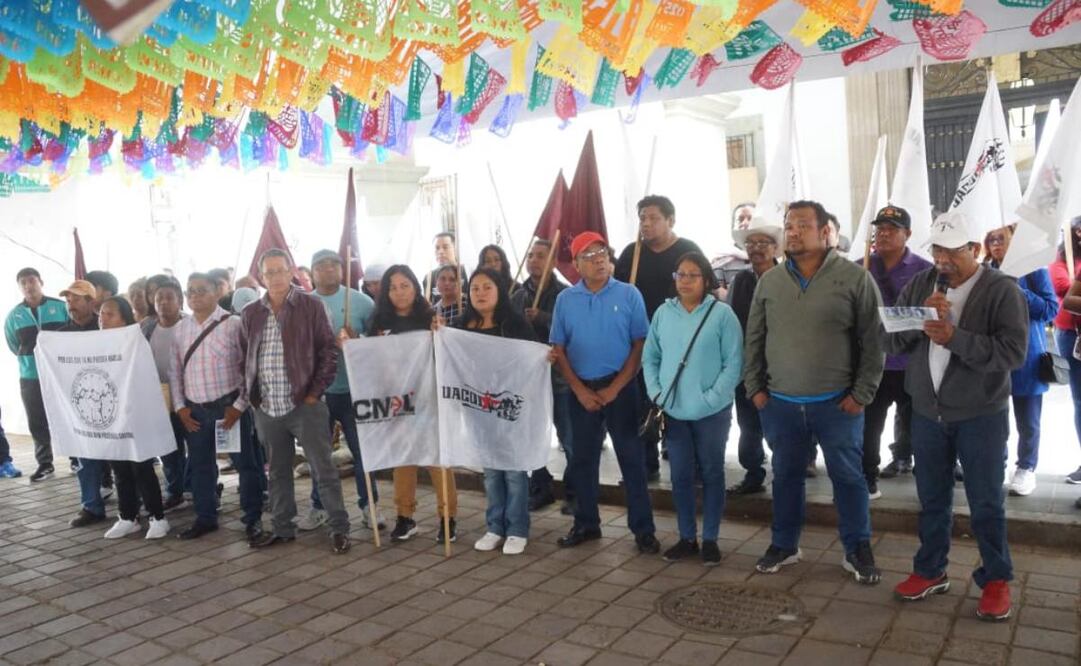 El Comité de Víctimas de Nochixtlán informó que hoy se vinculó a proceso y dictó prisión preventiva a José Luis L. S., policía vial señalado de asesinar a tres personas durante el desalojo ocurrido el 19 de junio de 2019.
Foto: Edwin Hernández