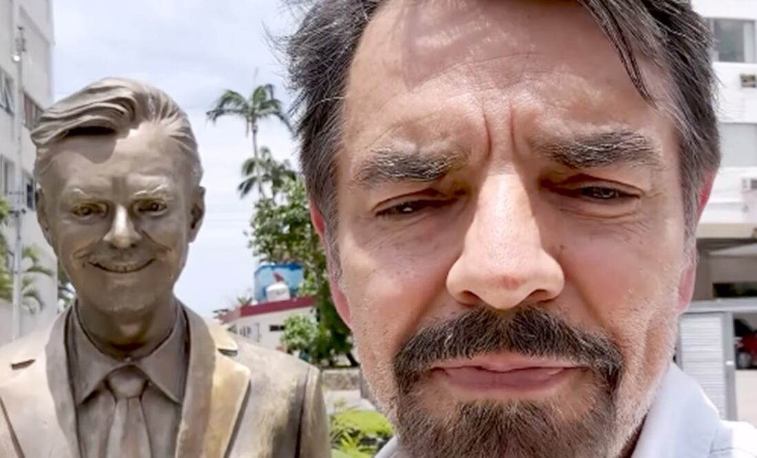 Eugenio Derbez visita la estatua que se construyó en Acapulco en su honor.
Foto: Instagram