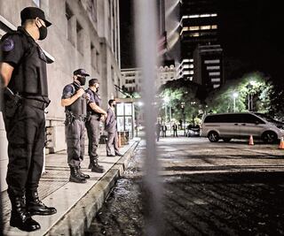 Vacunación VIP indigna en América Latina