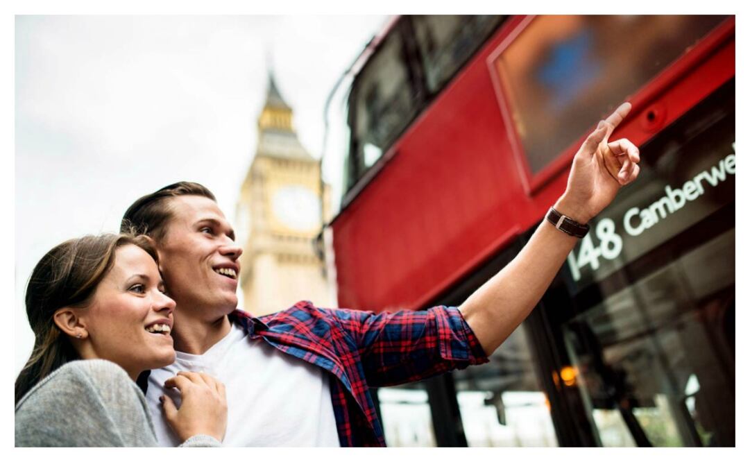 Tinder Passport puede ser una alternativa para conocer personas que podrán guiarte por la ciudad. (Foto: iStock)