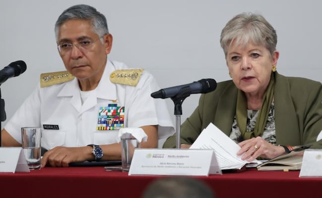 Marina reporta que derrame petrolero en Golfo de México corresponde a buque anclado en Coatzacoalcos; prepara acciones penales