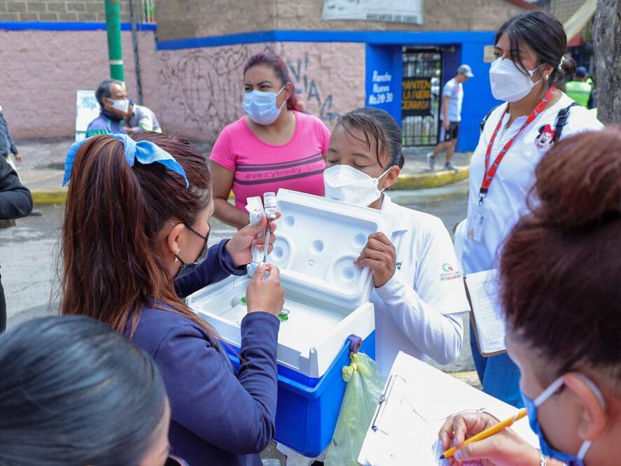 La Secretaría de Salud desplegó brigadas médicas para aplicar vacunas contra tétano, difteria, Hepatitis y neumococo en los municipios de Cuautitlán, Chalco, Ecatepec, Chimalhuacán, Nezahualcóyotl, La Paz; afectados por las inundaciones. (Foto: especial)