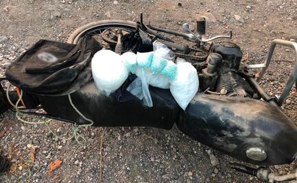 Guardia Nacional halla motocicleta con 3 mil 800 pastillas de fentanilo en Sinaloa