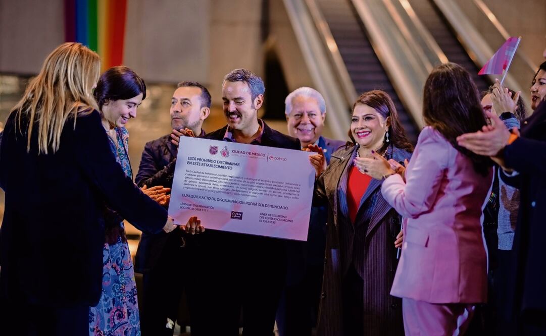 La jefa de Gobierno entregó las primeras placas a negocios que se sumaron a la no discriminación. Foto: Especial