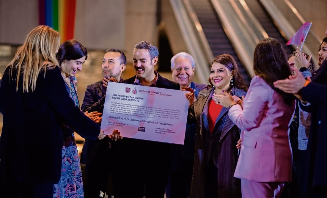 La jefa de Gobierno entregó las primeras placas a negocios que se sumaron a la no discriminación. Foto: Especial