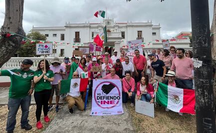 “INE es igual que democracia”, claman mexicanos en Costa Rica