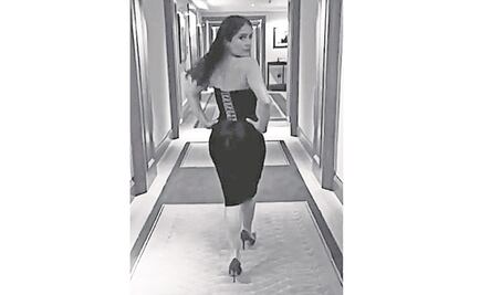 Hayek lo vuelve a hacer: muestra su sensualidad al mundo