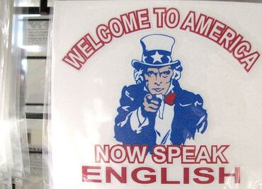 "English Only": el movimiento que quiere limitar la presencia del español en EU