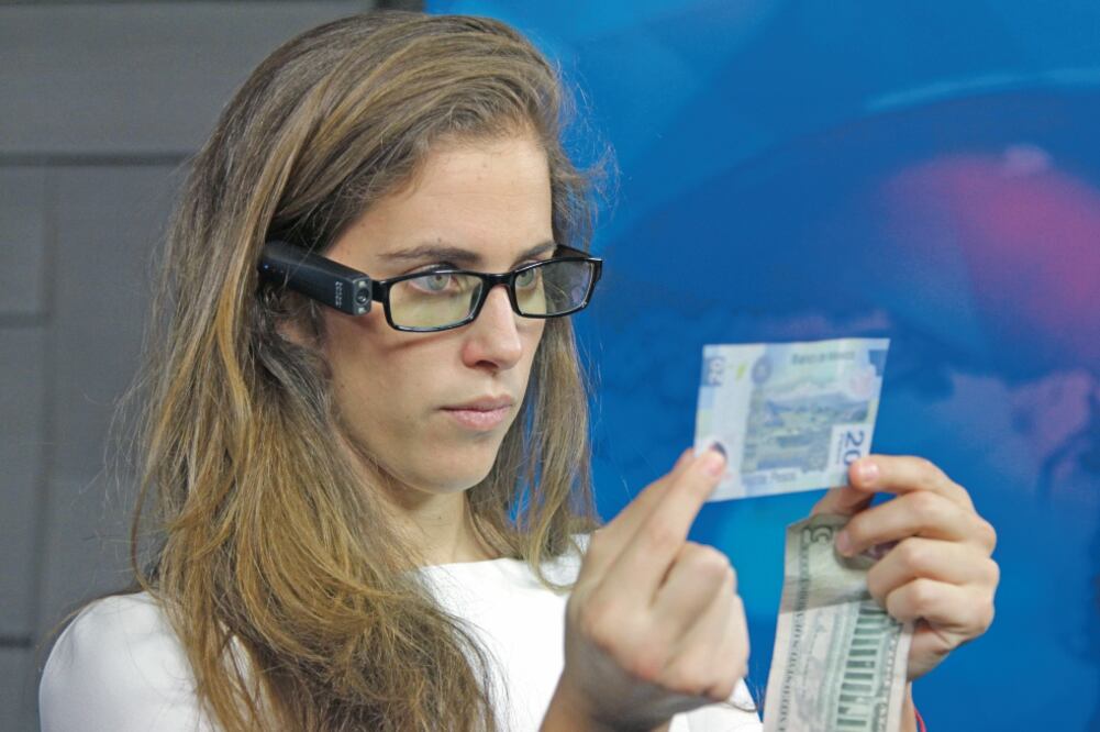 Nikol Wolpert, responsable de OrCam Technologies para América Latina, indicó que mantienen la expectativa de tener una fábrica en México desde donde se exporte el producto a toda la región (CARLOS MEJÍA. EL UNIVERSAL)