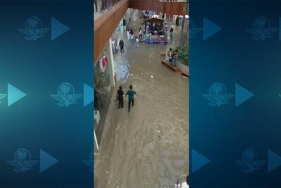 Lluvia en Guadalajara deja inundaciones en Tren Ligero, vialidades y plaza comercial