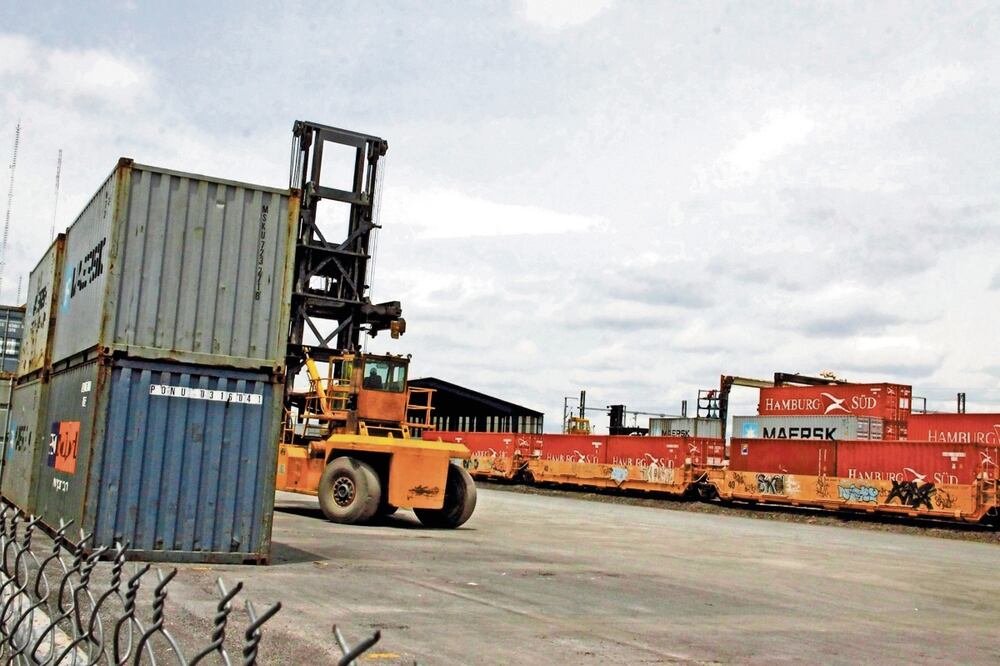 Comprar productos mexicanos será más caro para los extranjeros si sigue fuerte el peso, opinan. Foto: Archivo EL UNIVERSAL