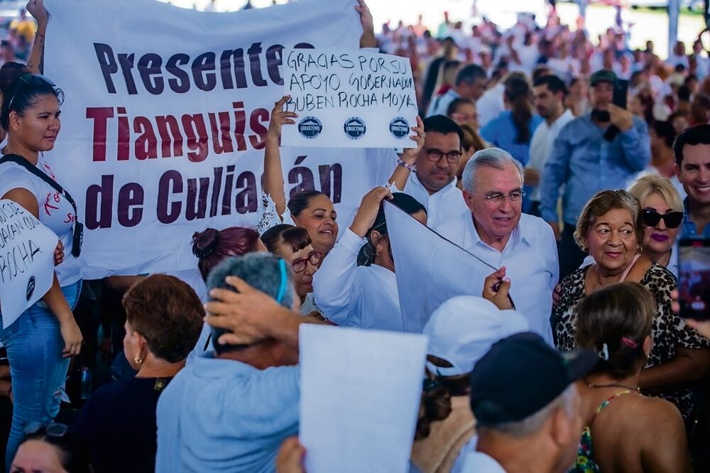 El gobernador Rubén Rocha Moya aseguró que le interesa que los comerciantes estén organizados. Foto: Especial