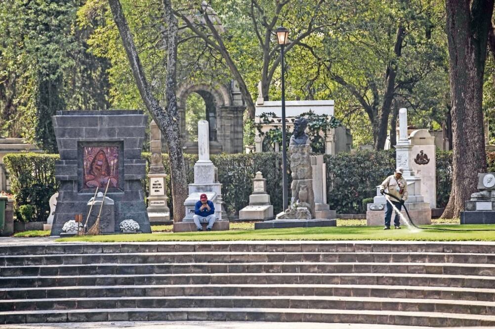 El INAH inició apenas la elaboración de un anteproyecto de declaratoria de Monumento Histórico para la Rotonda de las Personas Ilustres, en el Panteón Dolores de la capital. (GERMÁN ESPINOSA. EL UNIVERSAL)