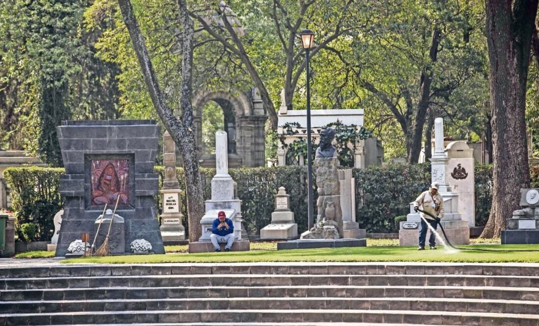 El INAH inició apenas la elaboración de un anteproyecto de declaratoria de Monumento Histórico para la Rotonda de las Personas Ilustres, en el Panteón Dolores de la capital. (GERMÁN ESPINOSA. EL UNIVERSAL)